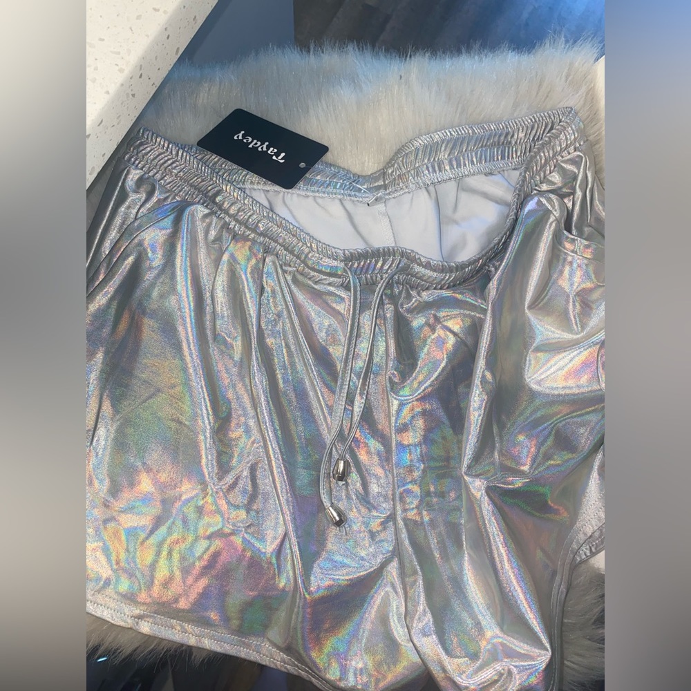 Holographic iridescent metallic shorts - Picture 4 of 8